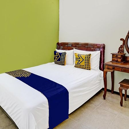Spot On 91716 Kost Yy Syariah Hotel Mojokerto Kültér fotó