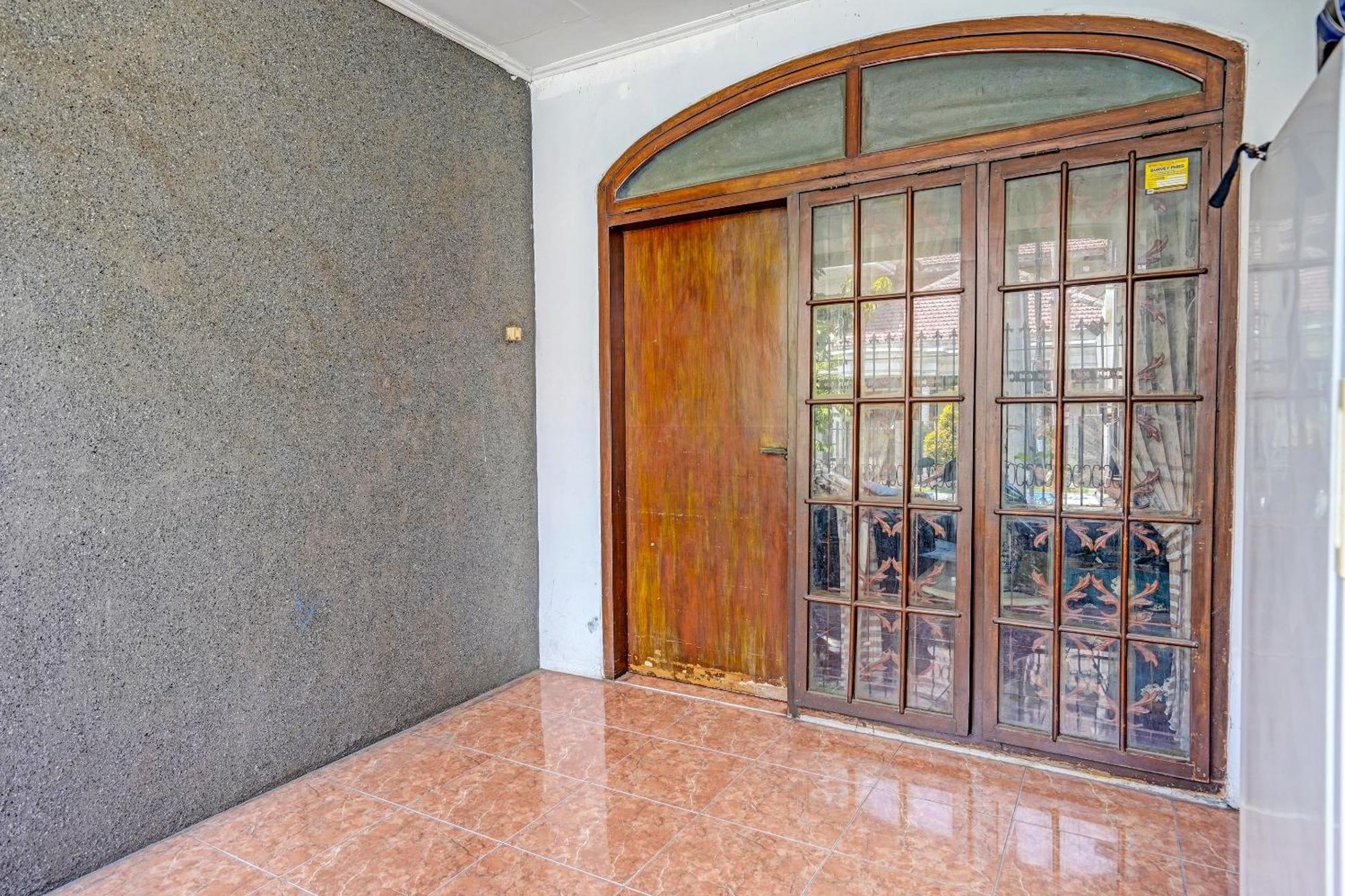 Spot On 91716 Kost Yy Syariah Hotel Mojokerto Kültér fotó