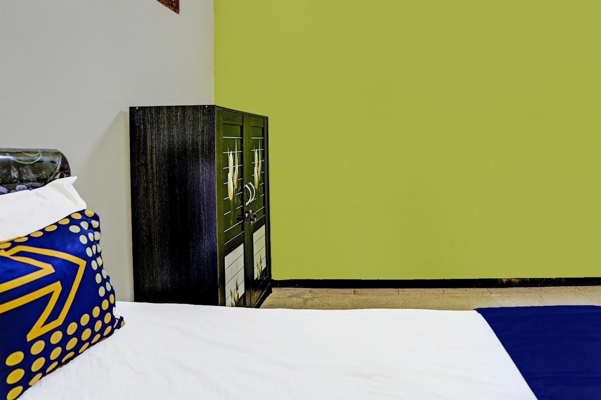 Spot On 91716 Kost Yy Syariah Hotel Mojokerto Kültér fotó