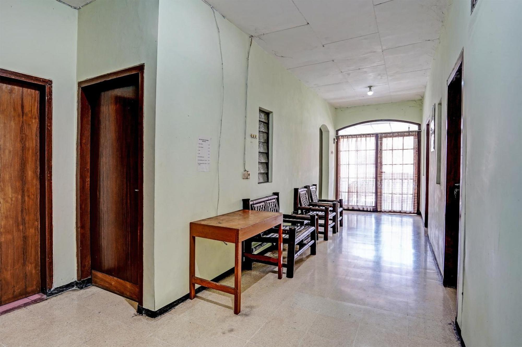 Spot On 91716 Kost Yy Syariah Hotel Mojokerto Kültér fotó
